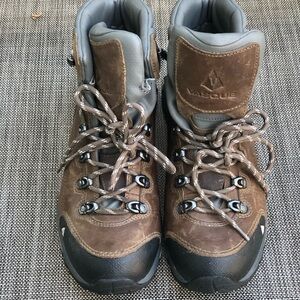 Vasque. Women hiking boot size 10.5